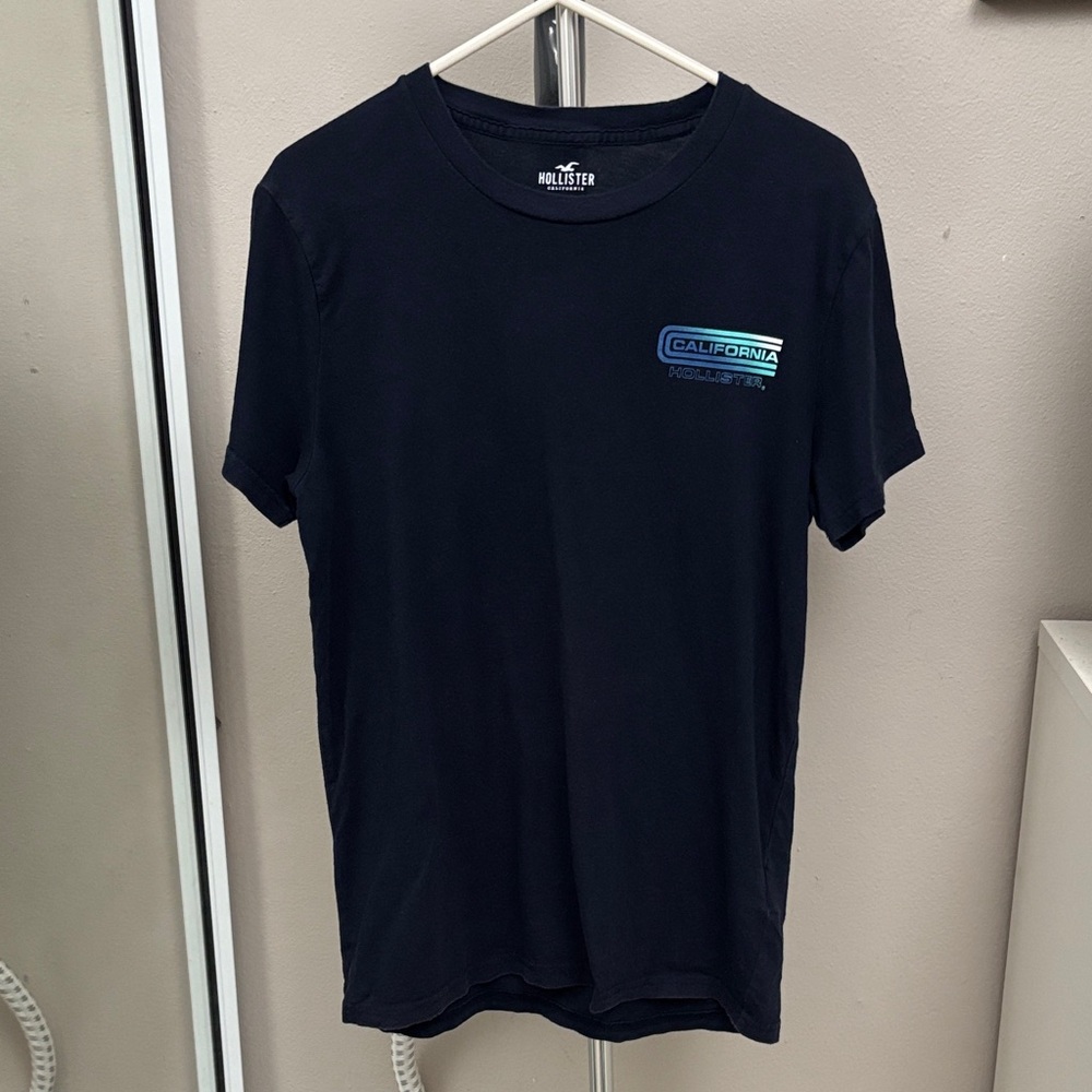 Hollister Men's Navy Tee with Blue Tones Earth Graphic